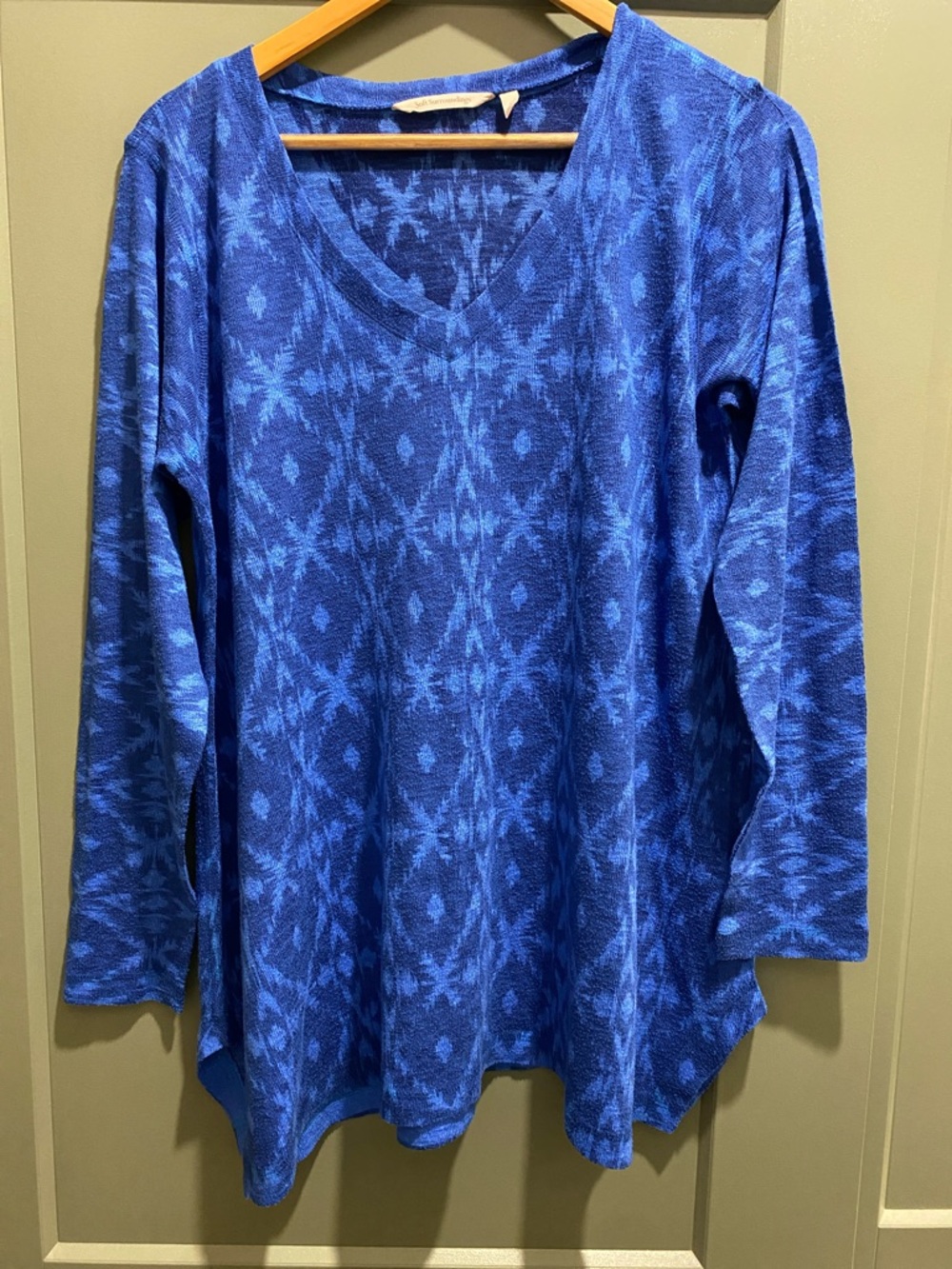 Soft Surroundings Blue Patterned V-Neck Tunic Top